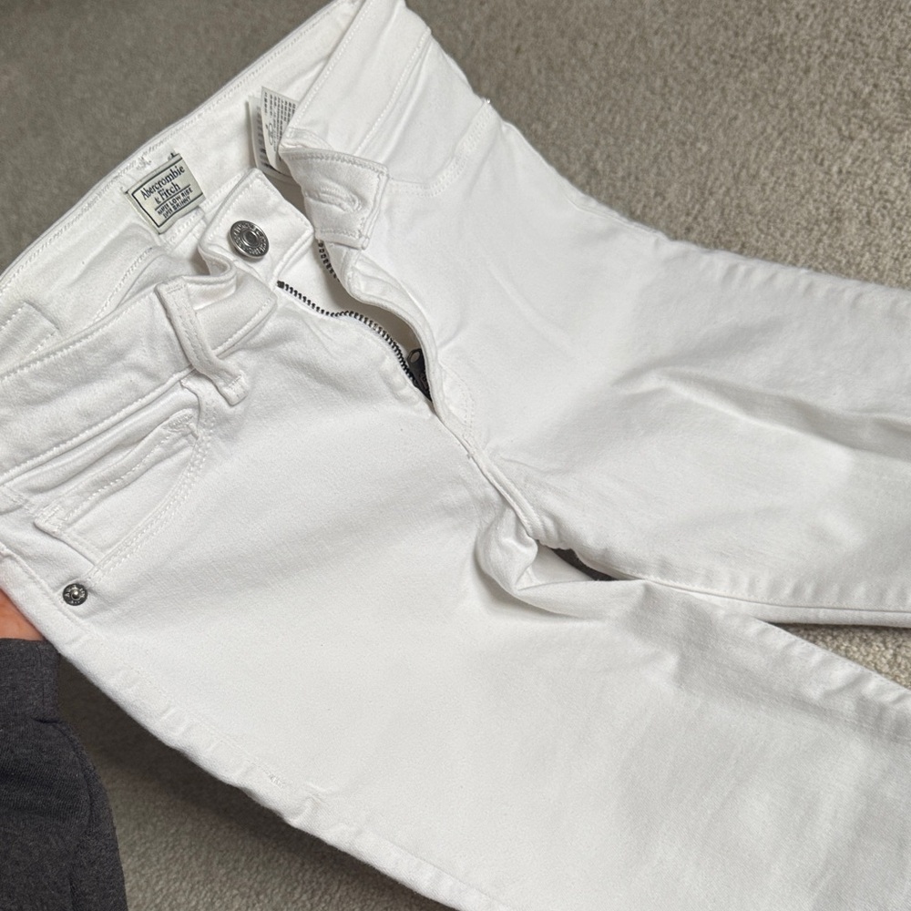 Abercrombie & Fitch Women's Cream Skinny Jeans